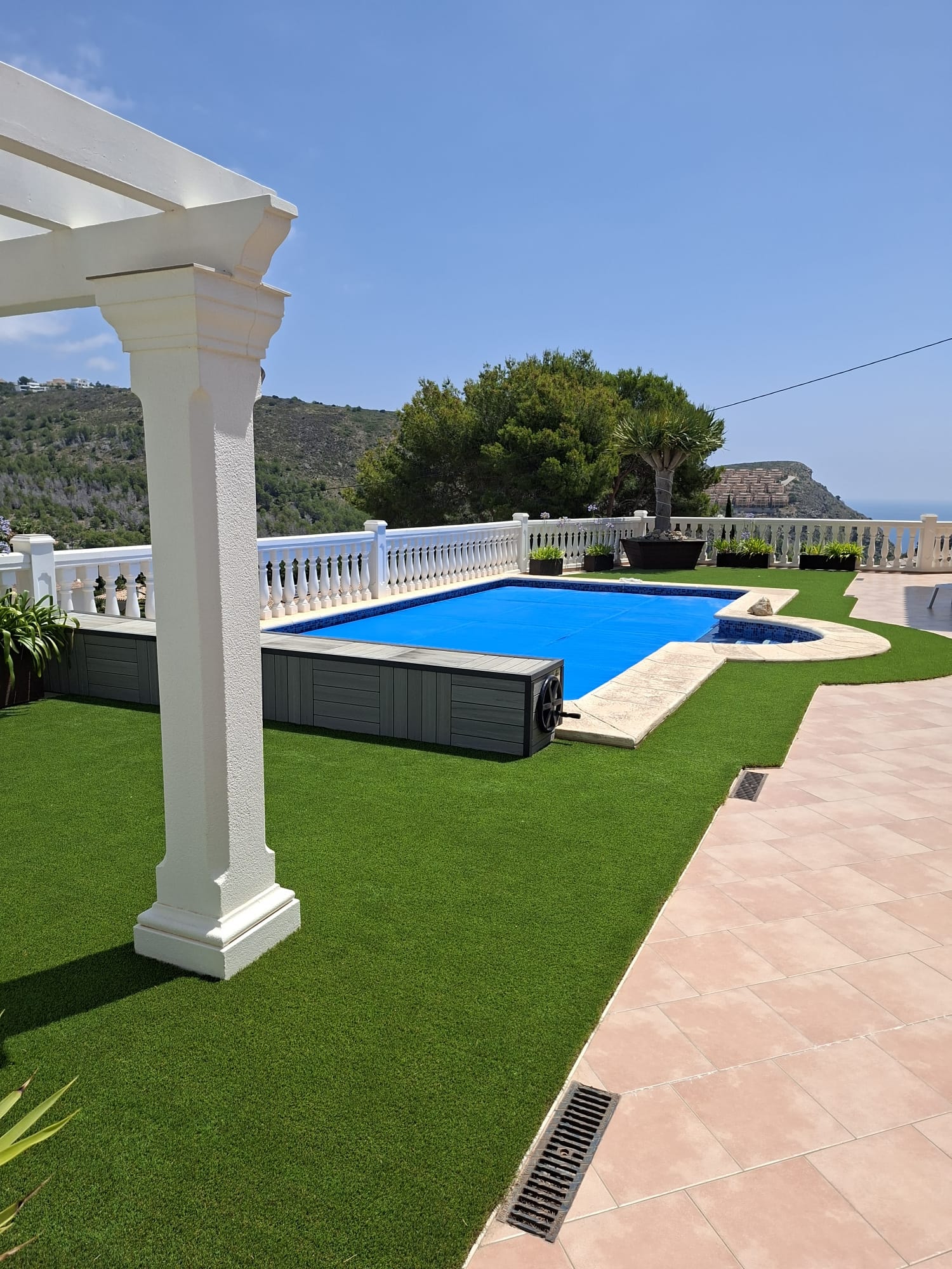 Artificial grass around a Costa Blanca swimming pool