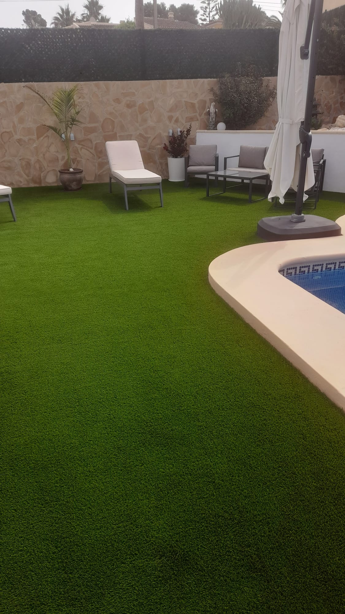 Artificial grass pool terrace with seating area Costa Blanca