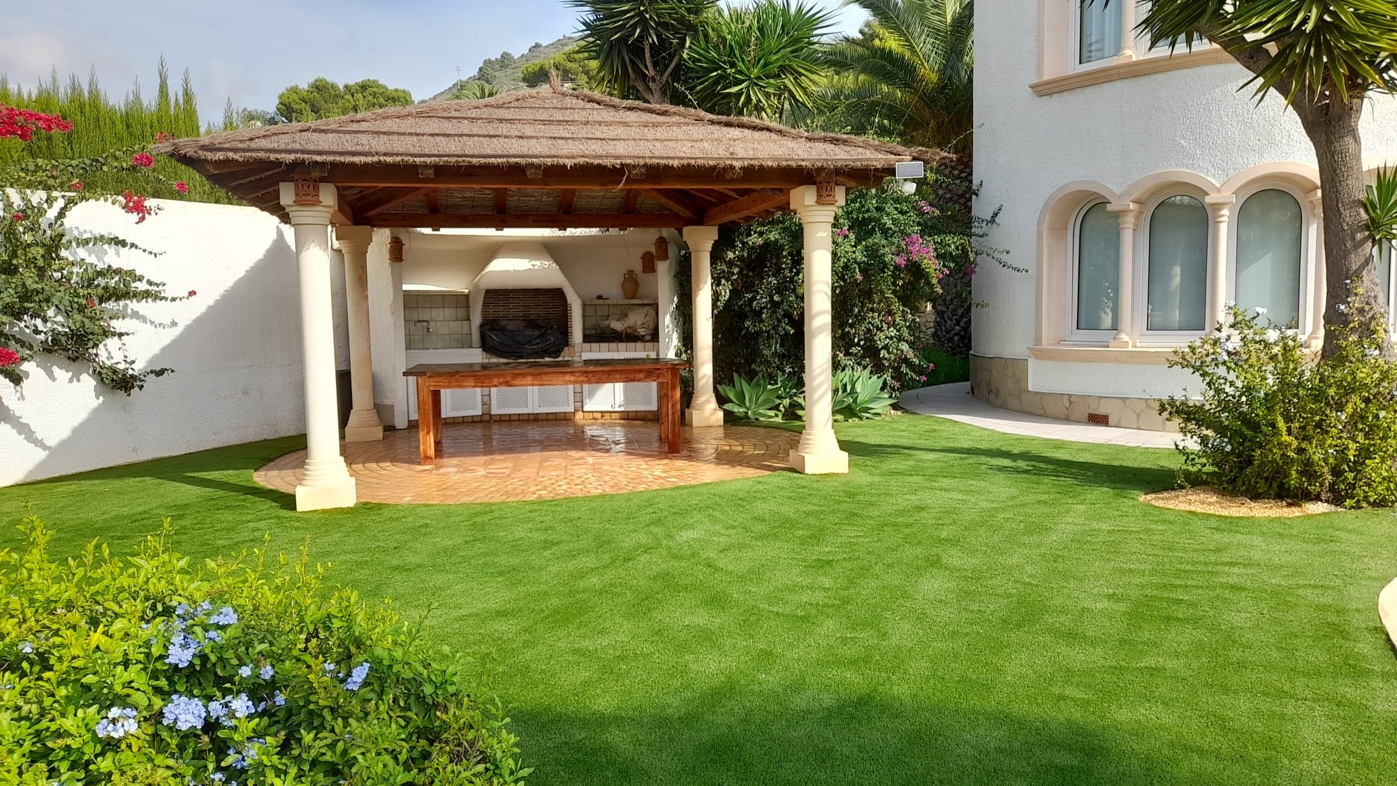 Villa garden with gazebo and artificial grass Costa Blanca